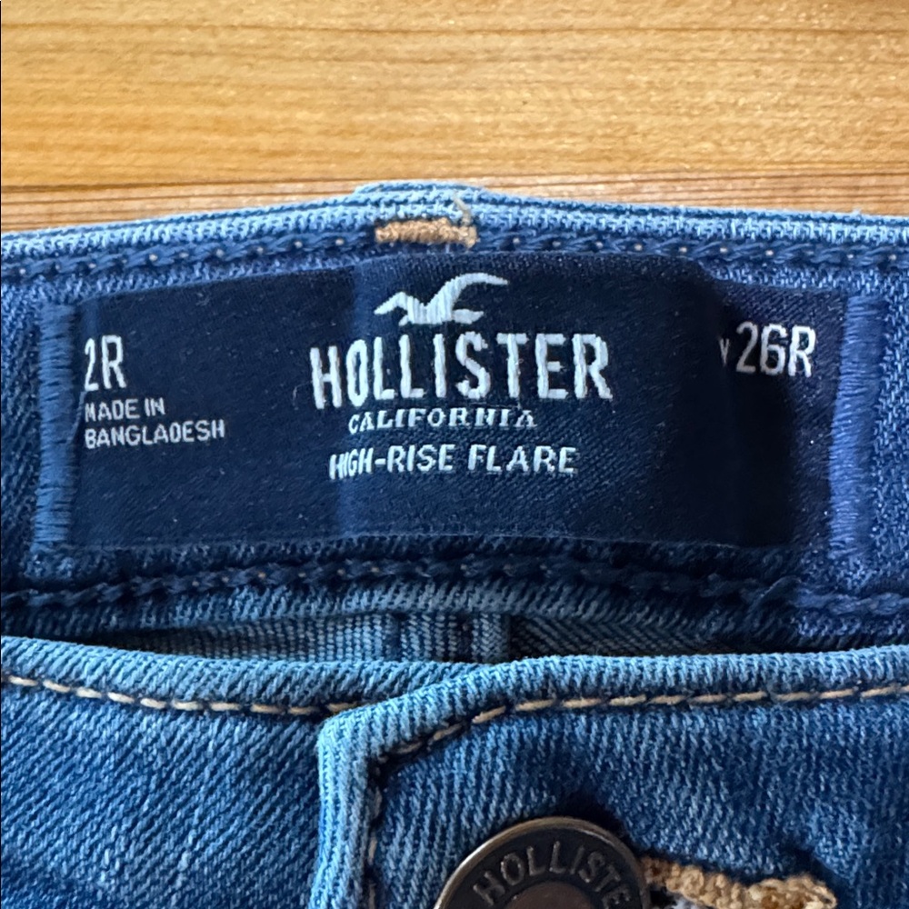 Hollister High-Rise Flare Jeans in Blue - Picture 3 of 5